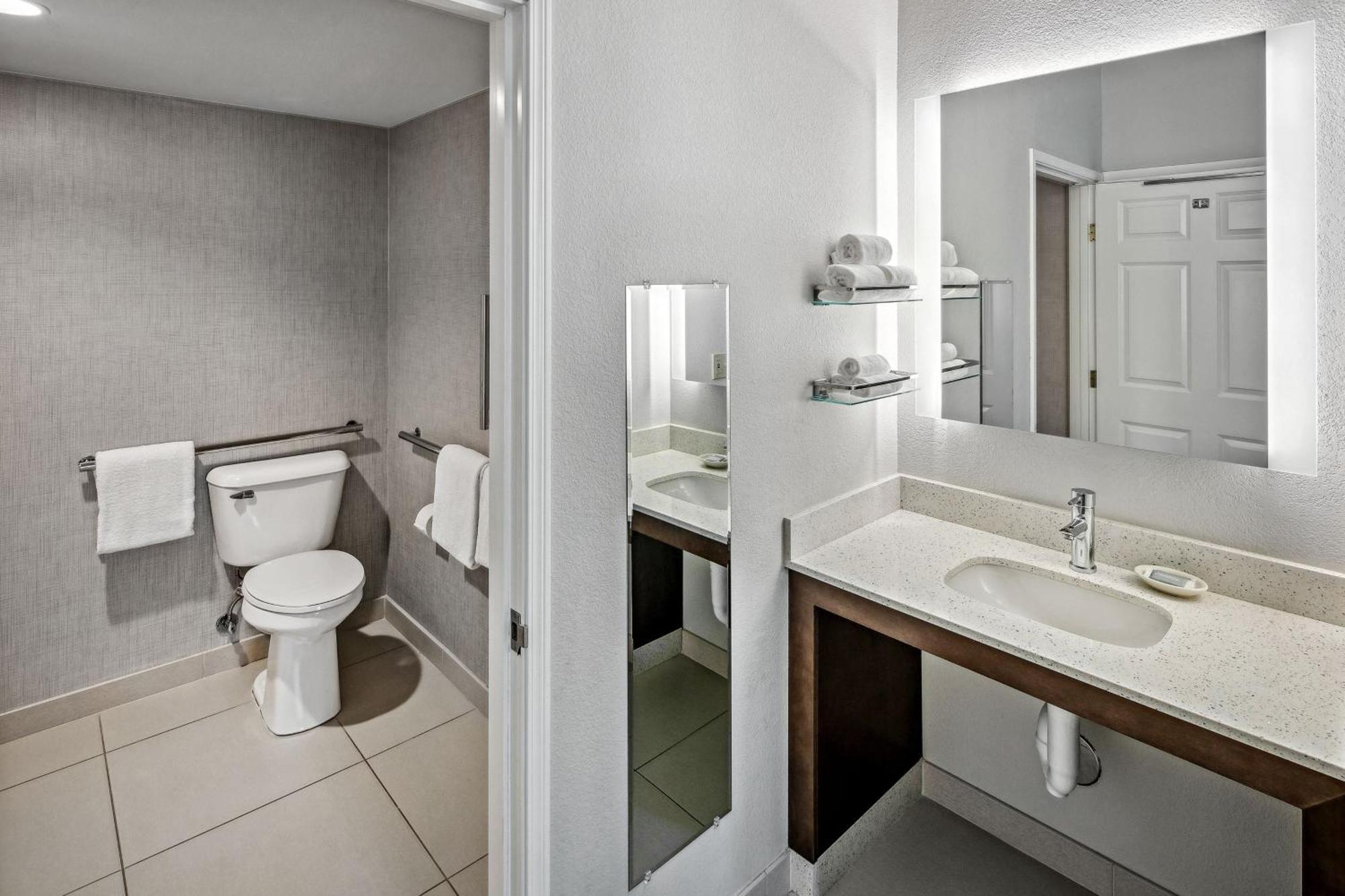 Hotel By Marriott Midtown 3*